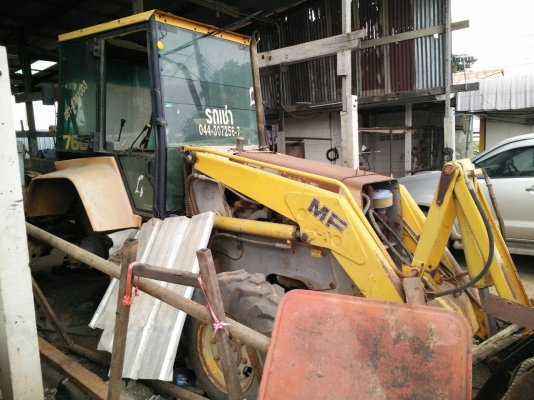 รถตักหน้าขุดหลัง MF760