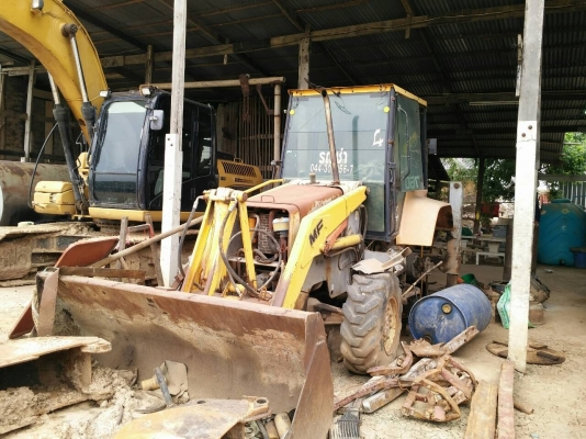 รถตักหน้าขุดหลัง MF760