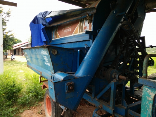 ขาย รถนวดข้าวตู้ 7ฟุต เครื่องisuzu 185 แรง เฟื้องfหน้าหลัง