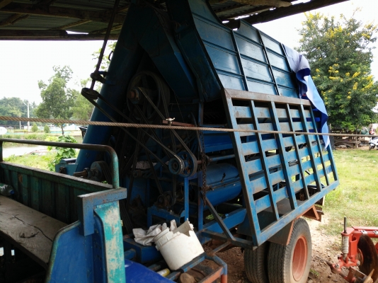 ขาย รถนวดข้าวตู้ 7ฟุต เครื่องisuzu 185 แรง เฟื้องfหน้าหลัง