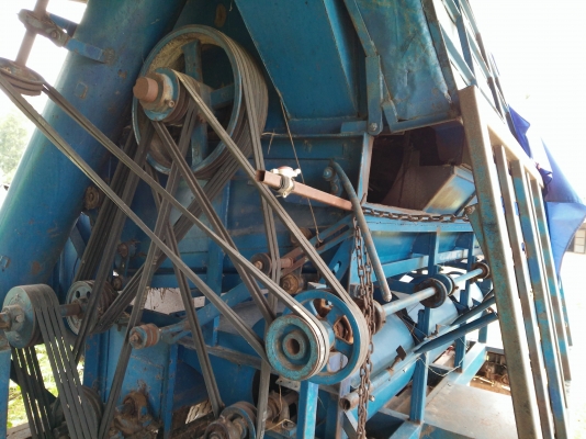 ขาย รถนวดข้าวตู้ 7ฟุต เครื่องisuzu 185 แรง เฟื้องfหน้าหลัง