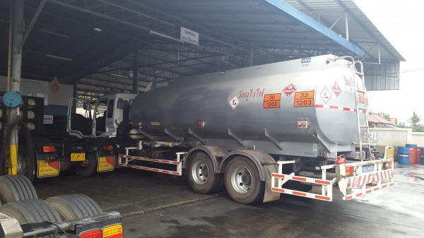 รถบรรทุกน้ำมันดีเซล -ถังขนาด18,000 ลิตร
