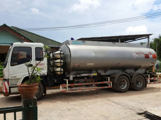รถบรรทุกน้ำมันดีเซล -ถังขนาด18,000 ลิตร