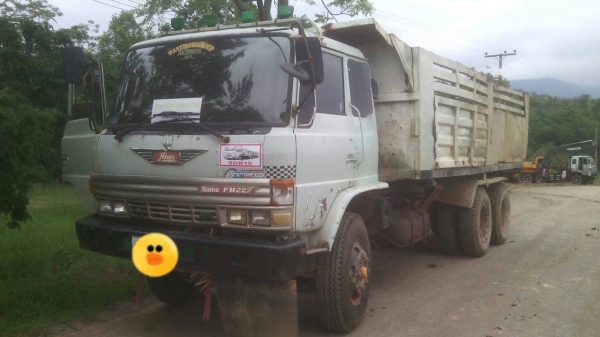 HINO  FM227ดั๊ม เครื่อง EM100 เกืยร์เดิม สโลว์เดิม เฟืองท้ายเดิม. คัสชืสวย หัวไม่ผุ  กระบะไม่สวย สนใจติดต่อ 0835601591 หรือ 0903494058