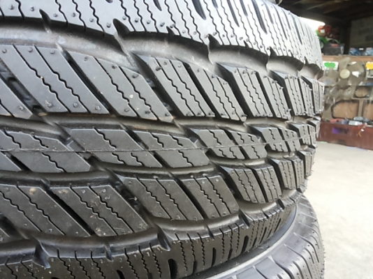 ยางใหม่265 70 15 ปี13 ยังไม่เคยลงพื้น 1ชุด4เส้น6,800บ. ยางใหม่265 70 15 ปี13 ยังไม่เคยลงพื้น 1ชุด4เส้น6,800บ.