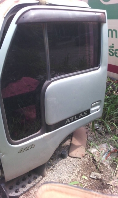 ประตู 4ล้อ NISSAN ALLAS ข้างซ้าย กระจกไฟฟ้า ขาย 5,000 บาท (ศุภากร 081-1903107 , 081-4252943)