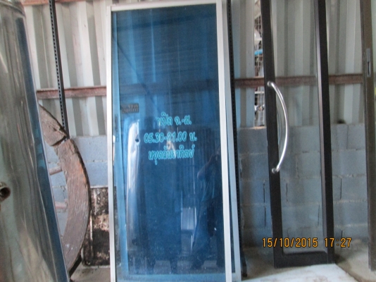 ขนาด กว้าง=78xยาว=188ซม  ประตูกระจก  สภาพดี  สวยๆๆ   ตกแต่งได้ทุกที่   พร้อมใช้ครับ