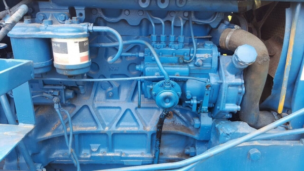 ขายรถไถ FORD 6600 เสื้อลาย เอกสารเล่มทะเบียน รถสวยพร้อมใช้ อุปกรณ์มีผานดันหน้า และผาน 6