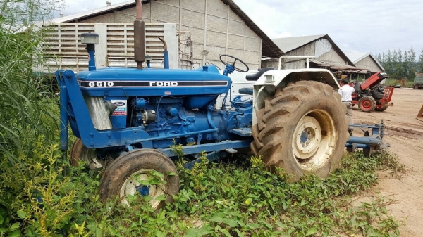 ขายรถไถ FORD 6600 เสื้อลาย เอกสารเล่มทะเบียน รถสวยพร้อมใช้ อุปกรณ์มีผานดันหน้า และผาน 6