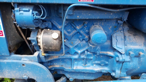 ขายรถไถ FORD 6600 เสื้อลาย เอกสารเล่มทะเบียน รถสวยพร้อมใช้ อุปกรณ์มีผานดันหน้า และผาน 6