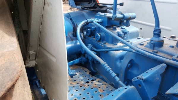 ขายรถไถ FORD 6600 เสื้อลาย เอกสารเล่มทะเบียน รถสวยพร้อมใช้ อุปกรณ์มีผานดันหน้า และผาน 6