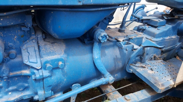 ขายรถไถ FORD 6600 เสื้อลาย เอกสารเล่มทะเบียน รถสวยพร้อมใช้ อุปกรณ์มีผานดันหน้า และผาน 6