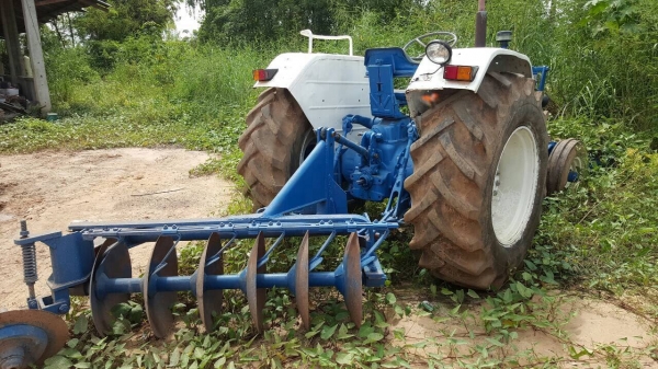 ขายรถไถ FORD 6600 เสื้อลาย เอกสารเล่มทะเบียน รถสวยพร้อมใช้ อุปกรณ์มีผานดันหน้า และผาน 6