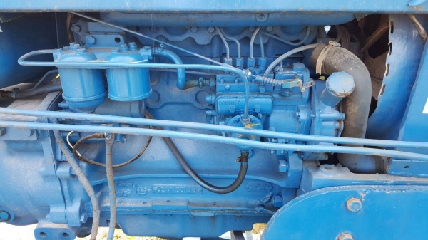 ขายรถไถ FORD 6600 T5 สภาพพร้อมใช้งาน อุปกรณ์มีผาน 3 และผานดันหน้า เอกสารเล่มทะเบียนครบ