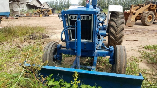 ขายรถไถ FORD 6600 T5 สภาพพร้อมใช้งาน อุปกรณ์มีผาน 3 และผานดันหน้า เอกสารเล่มทะเบียนครบ