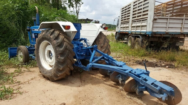 ขายรถไถ FORD 6600 T5 สภาพพร้อมใช้งาน อุปกรณ์มีผาน 3 และผานดันหน้า เอกสารเล่มทะเบียนครบ
