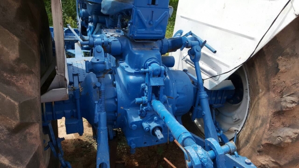 ขายรถไถ FORD 6600 T5 สภาพพร้อมใช้งาน อุปกรณ์มีผาน 3 และผานดันหน้า เอกสารเล่มทะเบียนครบ