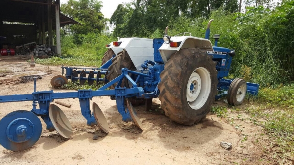 ขายรถไถ FORD 6600 T5 สภาพพร้อมใช้งาน อุปกรณ์มีผาน 3 และผานดันหน้า เอกสารเล่มทะเบียนครบ