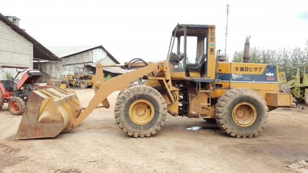 ขายรถตัก KOMATSU WA300 เอกสารใบอินวอยซ์ครบ สภาพพร้อมใช้งาน เครื่องแน่น ปั้มดี ราคาต่อรองได้ครับ