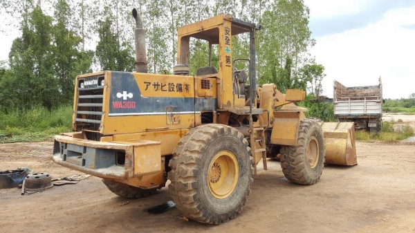 ขายรถตัก KOMATSU WA300 เอกสารใบอินวอยซ์ครบ สภาพพร้อมใช้งาน เครื่องแน่น ปั้มดี ราคาต่อรองได้ครับ