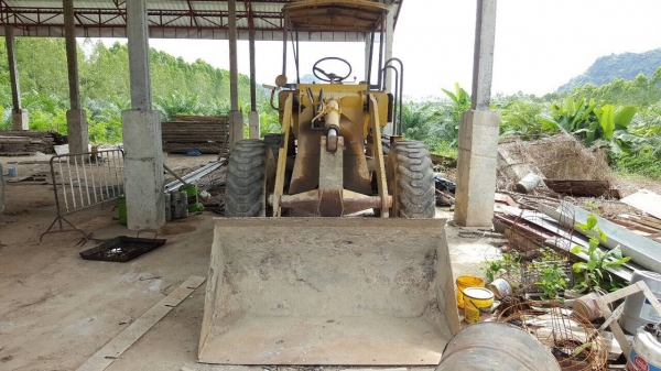 ขายรถตัก KOMATSU JH60 รถใช้งานอยู่เป็นประจำ เครื่องดี ปั้มดี ราคาต่อรองได้ครับ