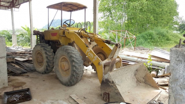 ขายรถตัก KOMATSU JH60 รถใช้งานอยู่เป็นประจำ เครื่องดี ปั้มดี ราคาต่อรองได้ครับ