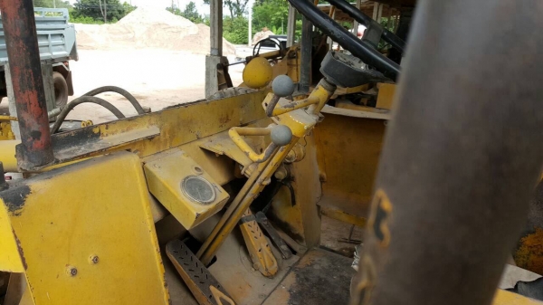 ขายรถตัก KOMATSU JH60 รถใช้งานอยู่เป็นประจำ เครื่องดี ปั้มดี ราคาต่อรองได้ครับ