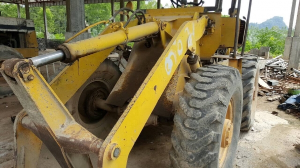 ขายรถตัก KOMATSU JH60 รถใช้งานอยู่เป็นประจำ เครื่องดี ปั้มดี ราคาต่อรองได้ครับ