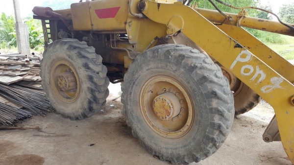 ขายรถตัก KOMATSU JH60 รถใช้งานอยู่เป็นประจำ เครื่องดี ปั้มดี ราคาต่อรองได้ครับ