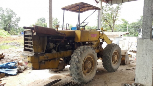 ขายรถตัก KOMATSU JH60 รถใช้งานอยู่เป็นประจำ เครื่องดี ปั้มดี ราคาต่อรองได้ครับ