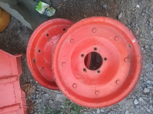 ล้อกระทะรถไถ ขอบ 16 มี 1 คู่ ล้อกระทะรถไถ ขอบ 16 มี 1 คู่