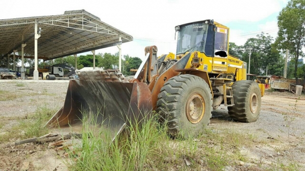 ขายรถตัก ขนาดใหญ่ VOLVO L150 เหมาะกับงานใหญ่ เอกสารเล่มทะเบียนครบ รถพร้อมใช้งานเครื่องดี ปั้มแรง ราคาคุยกันได้ครับ ขายรถตัก ขนาดใหญ่ VOLVO L150 เหมาะกับงานใหญ่ เอกสารเล่มทะเบียนครบ รถพร้อมใช้งานเครื่องดี ปั้มแรง ราคาคุยกันได้ครับ