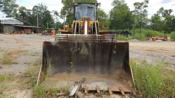 ขายรถตัก ขนาดใหญ่ VOLVO L150 เหมาะกับงานใหญ่ เอกสารเล่มทะเบียนครบ รถพร้อมใช้งานเครื่องดี ปั้มแรง ราคาคุยกันได้ครับ ขายรถตัก ขนาดใหญ่ VOLVO L150 เหมาะกับงานใหญ่ เอกสารเล่มทะเบียนครบ รถพร้อมใช้งานเครื่องดี ปั้มแรง ราคาคุยกันได้ครับ