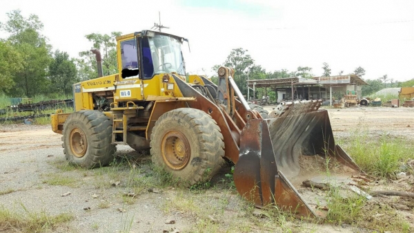 ขายรถตัก ขนาดใหญ่ VOLVO L150 เหมาะกับงานใหญ่ เอกสารเล่มทะเบียนครบ รถพร้อมใช้งานเครื่องดี ปั้มแรง ราคาคุยกันได้ครับ