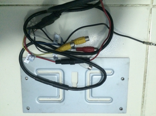 จอเพดาน EONON VIP WIDE 9นิ้ว มีAV2ช่อง มีไฟเปิดปิดตรงจอ ปลั๊กครบ และแผ่นเหล็กรองเพดาน สภาพสวย มือ2 ญี่ปุ่น