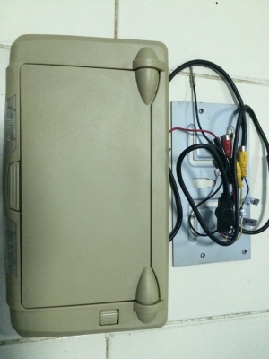 จอเพดาน EONON VIP WIDE 9นิ้ว มีAV2ช่อง มีไฟเปิดปิดตรงจอ ปลั๊กครบ และแผ่นเหล็กรองเพดาน สภาพสวย มือ2 ญี่ปุ่น