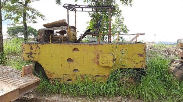 ขายตามสภาพ รถบดล้อยาง 11 ล้อ เครื่อง+อุปกรณ์ครบ ไปซ่อมเองนะครับ ราคาต่อรองได้