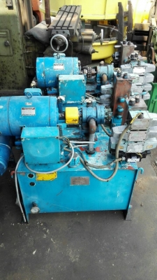 ** เหลือ 1 ชุดสุดท้าย ** ปั้มน้ำมันไฮดรอลิค DAIKIN JAPAN มอเตอร์ ขนาด 7.5 HP. มาพร้อม วาล์วคอนโทรลไฟฟ้า DC 24 V. 8 ชุดใน 1 ตัวสภาพสวย 089-2499-123 นครปฐม