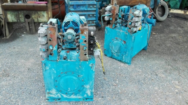 ** เหลือ 1 ชุดสุดท้าย ** ปั้มน้ำมันไฮดรอลิค DAIKIN JAPAN มอเตอร์ ขนาด 7.5 HP. มาพร้อม วาล์วคอนโทรลไฟฟ้า DC 24 V. 8 ชุดใน 1 ตัวสภาพสวย 089-2499-123 นครปฐม