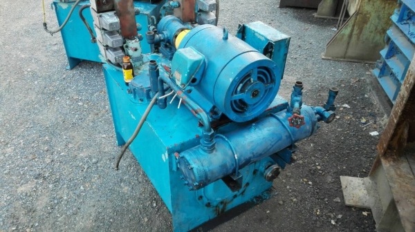 ** เหลือ 1 ชุดสุดท้าย ** ปั้มน้ำมันไฮดรอลิค DAIKIN JAPAN มอเตอร์ ขนาด 7.5 HP. มาพร้อม วาล์วคอนโทรลไฟฟ้า DC 24 V. 8 ชุดใน 1 ตัวสภาพสวย 089-2499-123 นครปฐม