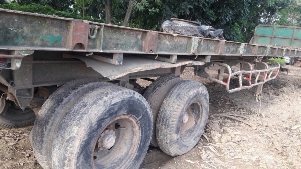 ขายหาง พื้นเรียบ. พนัส / 2 เพลา.   ปี 46 - ปี 47.  ( มีขาย 2 หาง. )     สนใจติดต่อ  081 - 6079515