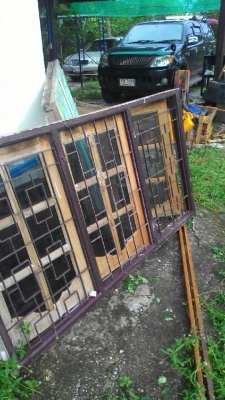 ขายหน้าต่าง พร้อมวงกบเเละเหล็กดัด ขายรวมพร้อมกระเบื้องซีเเพค
