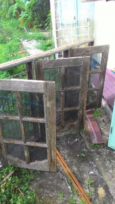 ขายหน้าต่าง พร้อมวงกบเเละเหล็กดัด ขายรวมพร้อมกระเบื้องซีเเพค