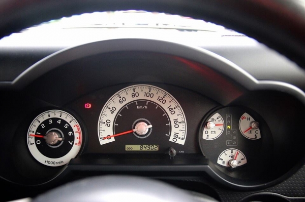 ขายด่วน TOYOTA FJ Cruiser ปี 2011 วิ่ง 85000 โลแท้ เกียร์Autoสีดำหลังคาขาว เครื่อง 4.0 เบนซิน