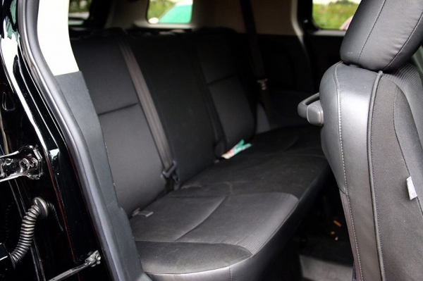 ขายด่วน TOYOTA FJ Cruiser ปี 2011 วิ่ง 85000 โลแท้ เกียร์Autoสีดำหลังคาขาว เครื่อง 4.0 เบนซิน