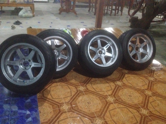 ขายล้อTE37 ขอบ18 หน้า9.5หลัง10.5 ยางนิสโตะ420