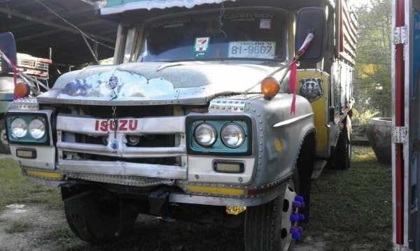 ขาย6 ล้อหน้ายาว เครื่อง 6BD1 165 แรง พวงมาลัยพาวเวอร์ ช่วงล่างใหญ่ฟูโซ่ กระบะเหล็ก ทะเบียนพร้อมโอน