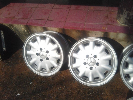 ต้องการขายล้อ BENZ ตากลม ขอบ 15 กว้าง 7 นิ้ว ET37 ต้องการขายล้อ BENZ ตากลม ขอบ 15 กว้าง 7 นิ้ว ET37