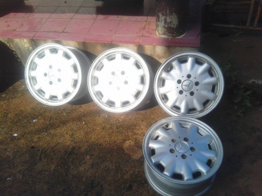 ต้องการขายล้อ BENZ ตากลม ขอบ 15 กว้าง 7 นิ้ว ET37 ต้องการขายล้อ BENZ ตากลม ขอบ 15 กว้าง 7 นิ้ว ET37