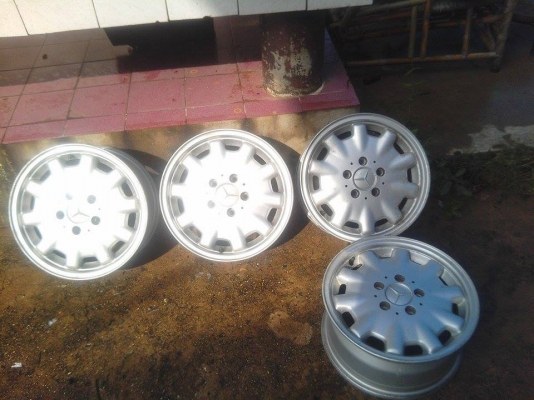 ต้องการขายล้อ BENZ ตากลม ขอบ 15 กว้าง 7 นิ้ว ET37 ต้องการขายล้อ BENZ ตากลม ขอบ 15 กว้าง 7 นิ้ว ET37